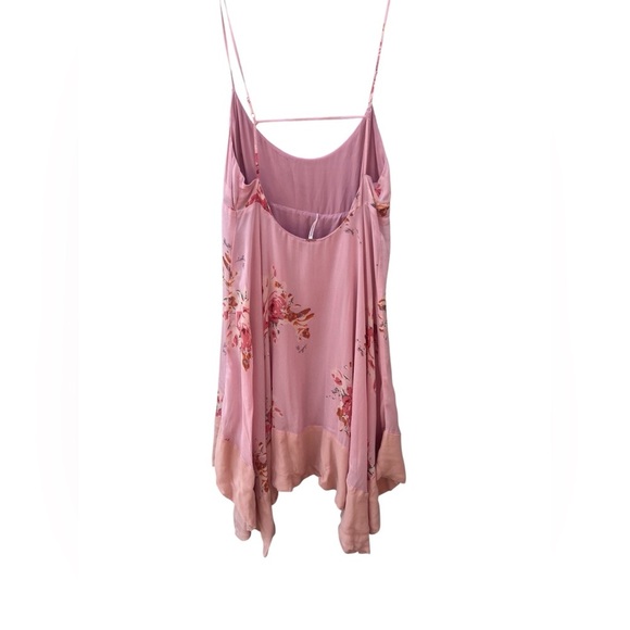 Faded Bloom Mini Dress in Pink
FREE PEOPLE
Size XS - Picture 4 of 8